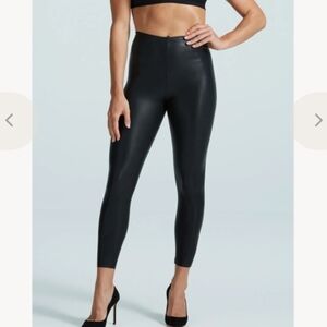 Commando Seamless Faux Leather Leggings Size Medium